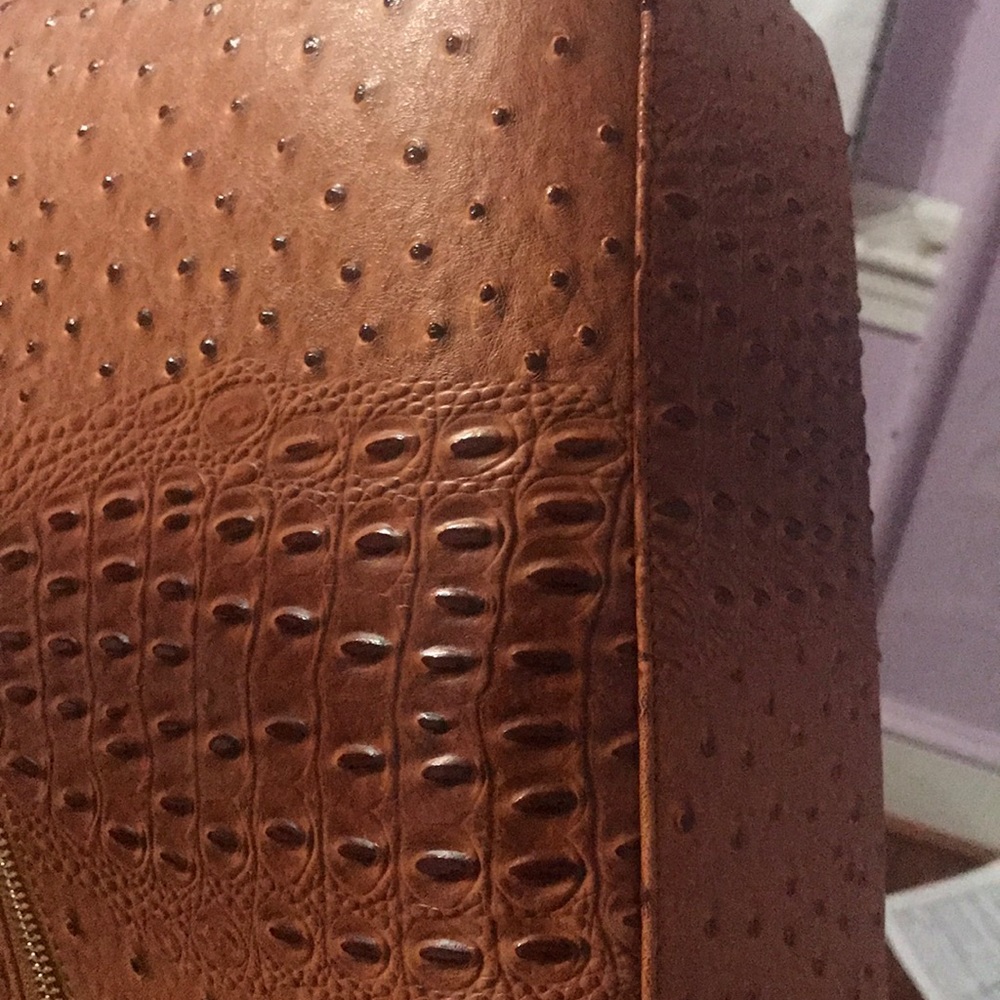 Handbags - Picture 3 of 4